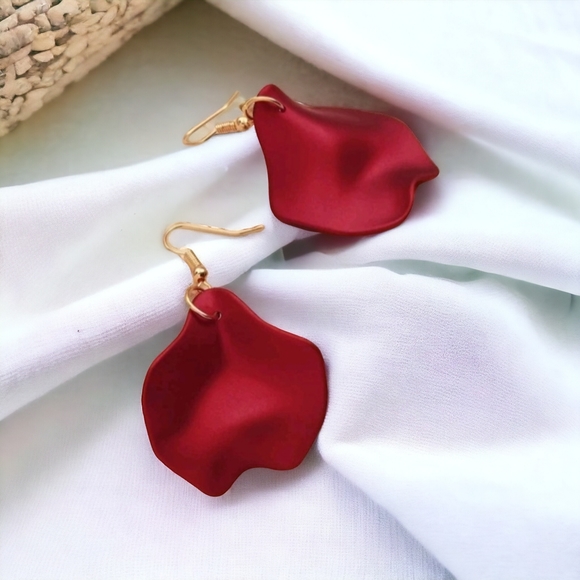Rose petal drop earrings - Picture 3 of 11